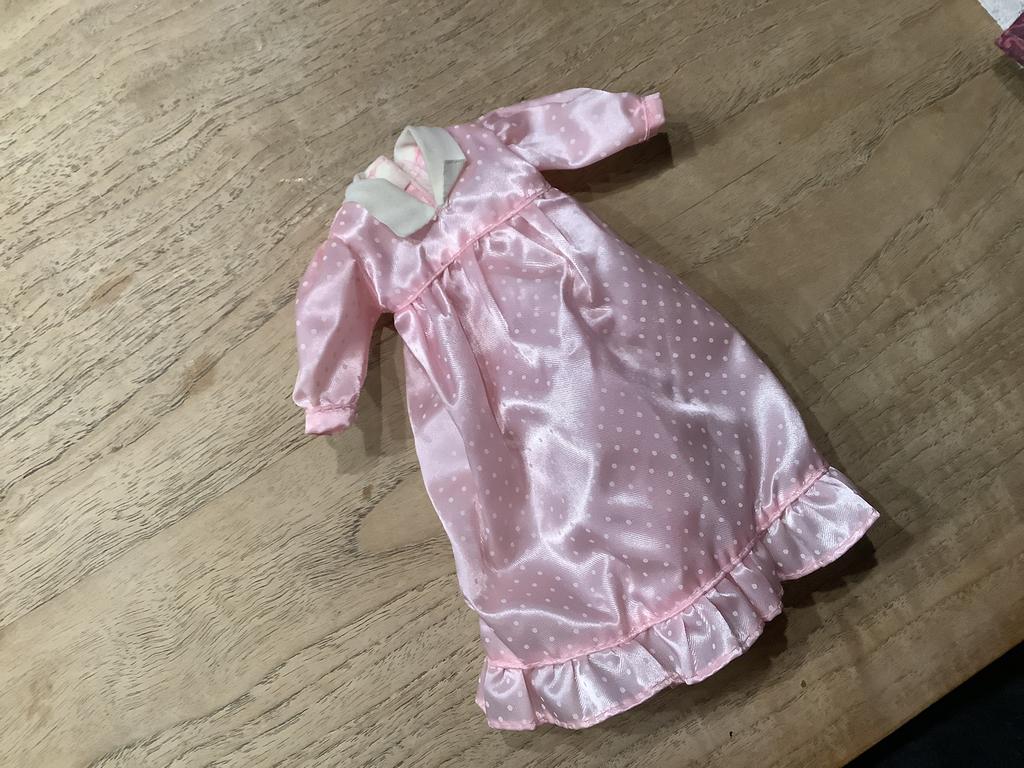 Barbie jurkje, Verzamelen, Poppen, Ophalen of Verzenden, Gebruikt, Kleertjes