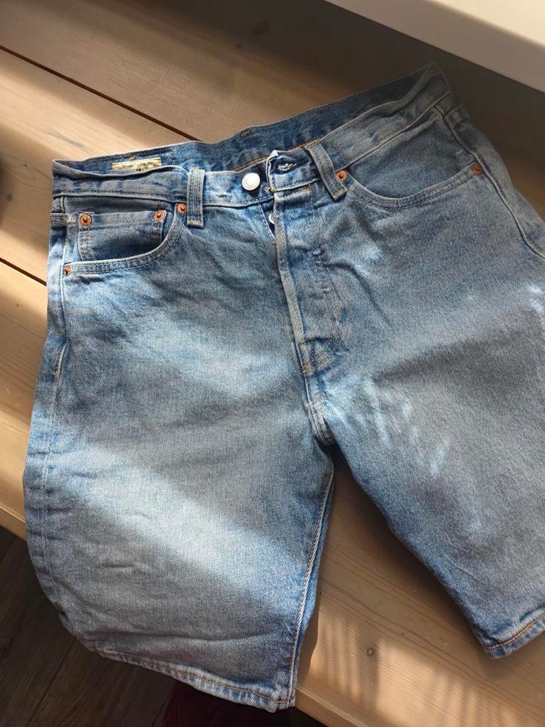 Levi's korte spijkerbroek maat 29 (valt als 176), Kinderen en Baby's, Kinderkleding | Maat 176, Ophalen of Verzenden, Zo goed als nieuw