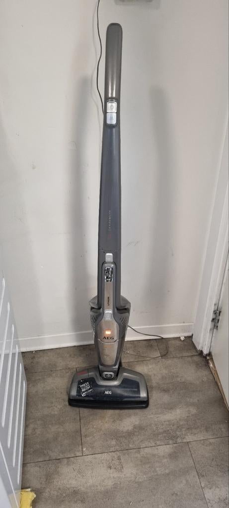 Aeg stofzuiger Deffect!!!, Witgoed en Apparatuur, Stofzuigers, Stofzuiger, Ophalen of Verzenden, Niet werkend, Minder dan 1200 watt