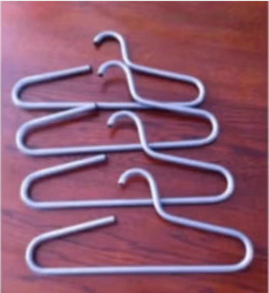 4 ijzeren kledinghangers grijs lengte 43 cm, Ophalen of Verzenden, Zo goed als nieuw, Metaal, Volwassenen