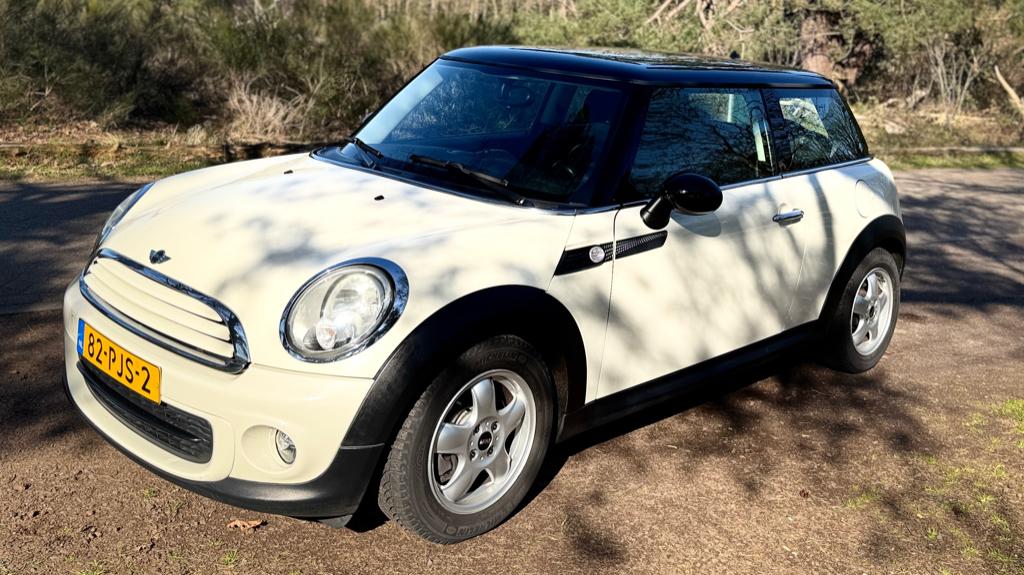 Mini (r56) 1.6, 98.000 km, 2011 Wit, Auto's, Mini, Voorwielaandrijving, Euro 5, Stof, 4 stoelen