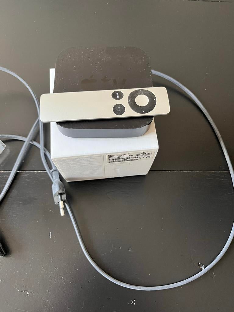 Apple TV met afstandsbediening en stroomkabel, Audio, Tv en Foto, Mediaspelers, Ophalen of Verzenden, Gebruikt, Zonder harde schijf