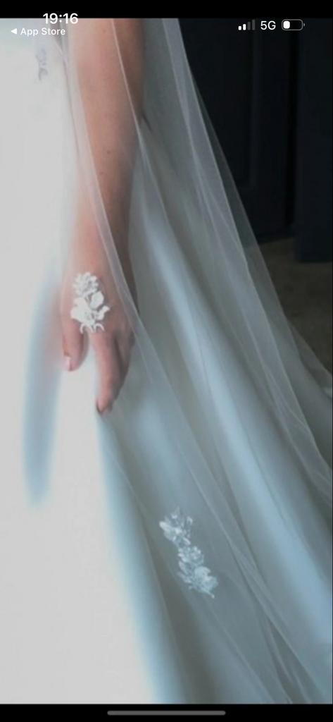 Pronovias trouwjurk nevado met sluier en hoepel, Ophalen of Verzenden, Gedragen, Wit, Trouwjurk