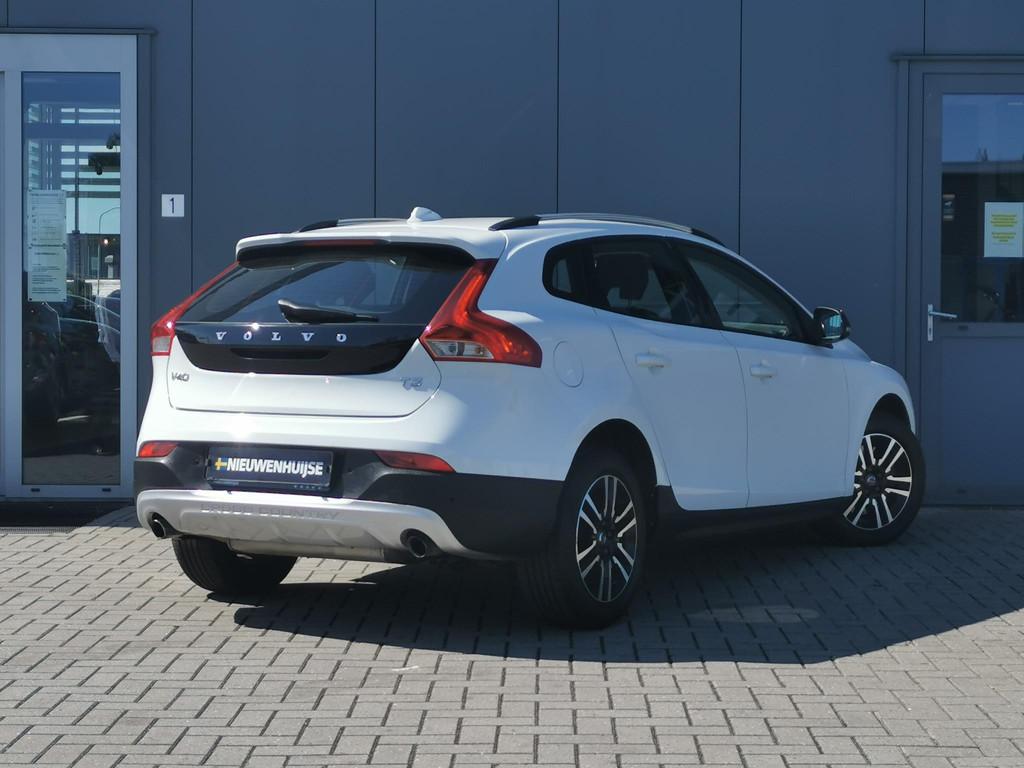 Volvo V40 Cross Country 2.0 T3 Nordic+ | Navigatie | Trekhaa, 12 maanden, Gebruikt, 4 cilinders, Leder en Stof