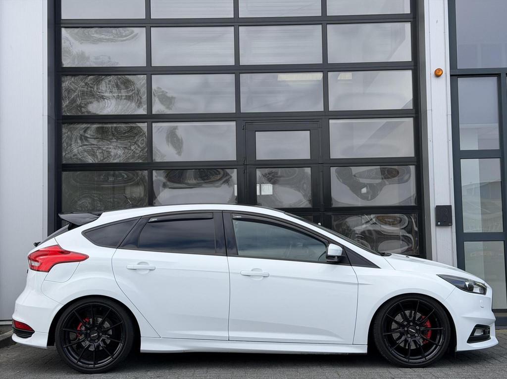 Ford Focus 2.0 EcoBoost ST-3 250Pk+ / Recaro / LED / LUXE, 15 km/l, Gebruikt, 4 cilinders, Wit