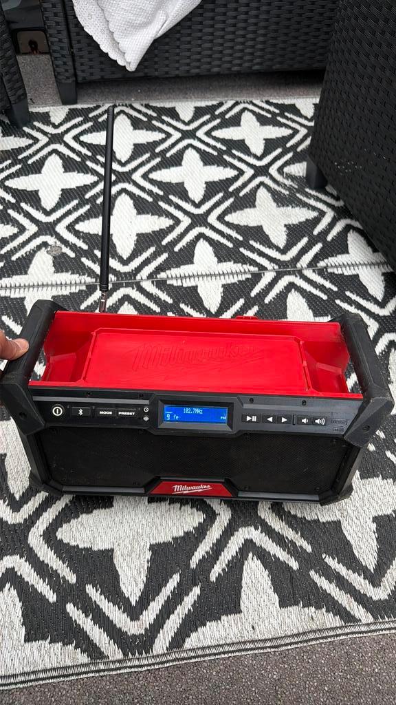 Milwaukee M18 RADDAB+G2-0 18V Accu JOBSITE Bouwradio DAB+, Audio, Tv en Foto, Radio's, Zo goed als nieuw, Bouwradio, Met cd-speler