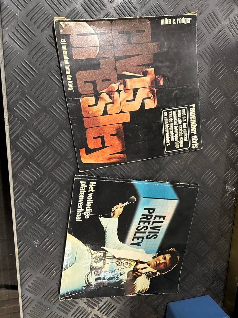 2 Elvis Presley boeken: 'Remember Elvis' & 'Het volledige pl, Ophalen, Gelezen, Artiest