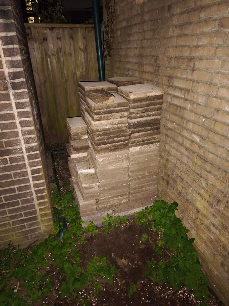 100 betontegels 30x30 gratis af te halen, Ophalen, Gebruikt, 10 m² of meer, Beton