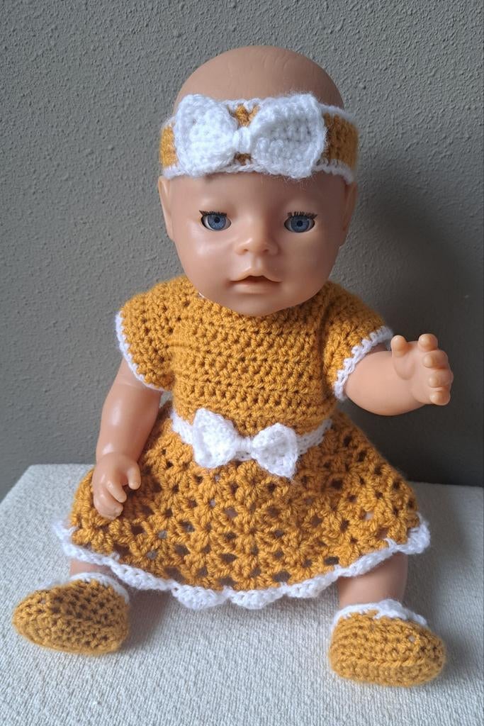 Gehaakt babyborn setje: jurkje,  vestje enz.  7-delig, Kinderen en Baby's, Ophalen of Verzenden, Nieuw, Babypop