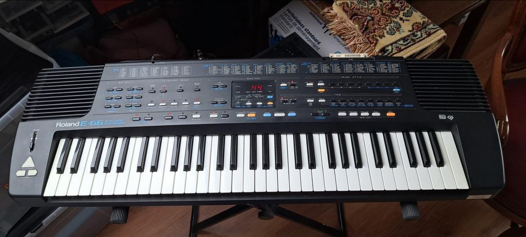 Roland E-66 Intelligent Synthesizer Keyboard, Muziek en Instrumenten, Keyboards, Roland, Ophalen of Verzenden, Aanslaggevoelig