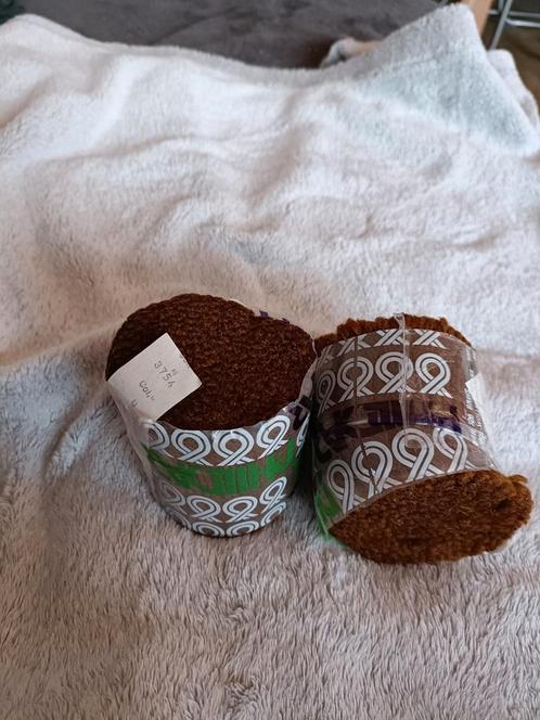2 cups bruine Smyrna wol 7 cm 100 gram, Hobby en Vrije tijd, Breien en Haken, Nieuw, Breien of Haken, Wol of Garen, Ophalen of Verzenden