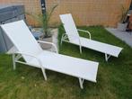 Twee witte ligbedden voor tuin of terras, Ophalen, Zo goed als nieuw, Aluminium