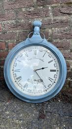 Klok brocante landelijk, Huis en Inrichting, Woonaccessoires | Klokken, Ophalen of Verzenden, Zo goed als nieuw