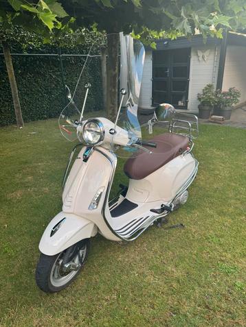 Vespa Primavera wit met veel extra’s beschikbaar voor biedingen