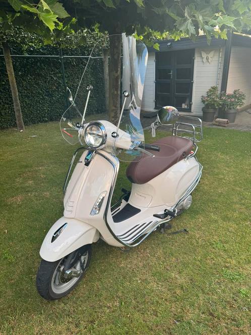 Vespa Primavera wit met veel extra’s, Fietsen en Brommers, Scooters | Vespa, Zo goed als nieuw, Overige modellen, Maximaal 45 km/u