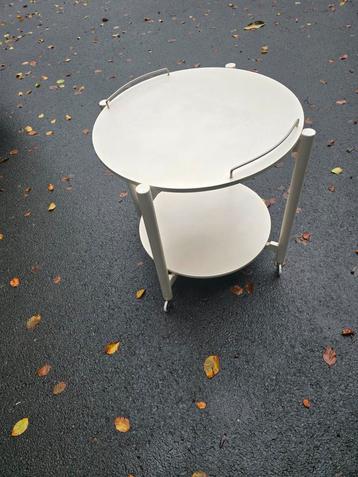 Bijzettafel op wielen - Wit beschikbaar voor biedingen