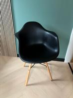 Zwarte Kuipstoel met Houten Onderstel, Ophalen, Gebruikt, Zwart, Eén