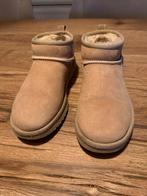 Ugg enkellaarsjes sand mt 38, Kleding | Dames, UGG, Beige, Lage of Enkellaarzen, Ophalen of Verzenden