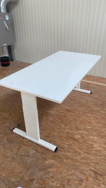 Gebruikt wit bureau! 160x 80cm 7 stuks beschikbaar voor biedingen
