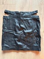 Amisu nepleren rokje met open detail - maat 38, Maat 38/40 (M), Zwart, Ophalen of Verzenden, Zo goed als nieuw