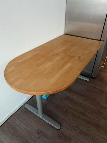 Houten Eettafel - Ovaal beschikbaar voor biedingen