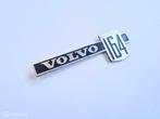 Embleem spatbord voorzijde Volvo 164 -1972 679015, Gebruikt, Ophalen of Verzenden, Volvo, Volvo