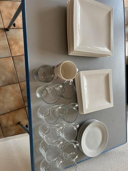 Servies vierkant en rond en theeglazen, Huis en Inrichting, Keuken | Servies, Overige stijlen, Glas, Ophalen