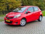 Toyota Yaris 1.3 Vvt-i 5-DRS CVT 2013 - weinig km, Stof, Zwart, 4 cilinders, Parkeercamera