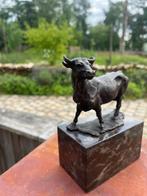 Bronzen beeld  “statige koe” gesigneerd, Ophalen of Verzenden, Zo goed als nieuw, Dier