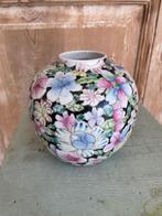 Millefleurs vaasje China. Zwart met bloemen. Vaas chinees., Ophalen