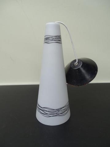 Vintage hanglamp, melkglas beschikbaar voor biedingen