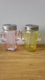 2 glazen in de vorm van een Cactus | Roze en geel, Huis en Inrichting, Keuken | Servies, Nieuw, Glas, Schaal of Schalen, Overige stijlen