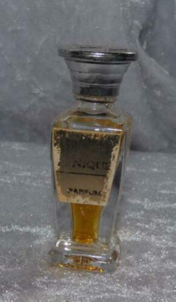 Volle parfum mini Rene pascal Panique oudje, Verzamelen, Parfumverzamelingen, Gebruikt, Miniatuur, Ophalen of Verzenden