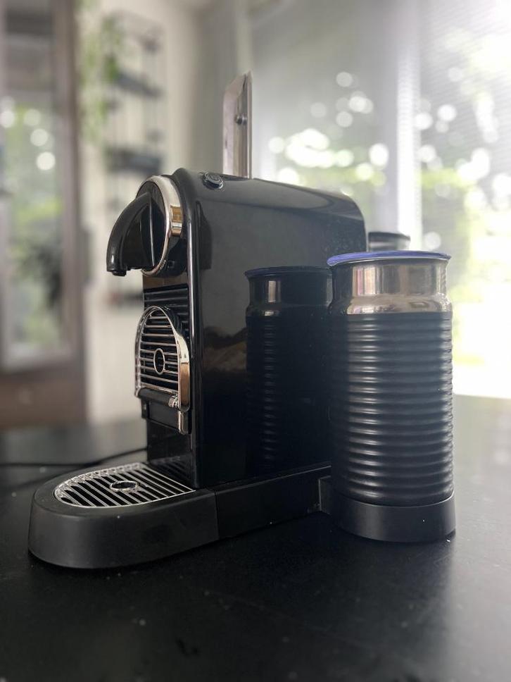 Nespresso koffiemachine, Witgoed en Apparatuur, Koffiezetapparaten, Gebruikt, Koffiepads en cups, Koffiemachine, 4 tot 10 kopjes