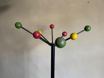Design Vintage Staand Kapstok met ballen Roger Ferraud Frans beschikbaar voor biedingen