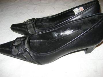 Pumps zwart ESPRIT met hakje maat 40 schoenen beschikbaar voor biedingen