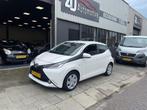 Toyota Aygo 1.0 VVT-i x-play 1E Eigenr BTW Camera NAP, Voorwielaandrijving, Gebruikt, Euro 6, Start-stop-systeem