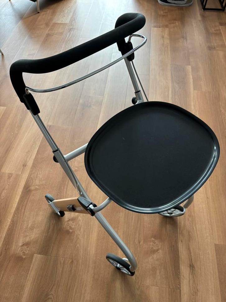 Binnen rollator van Trust, Diversen, Rollators, Zo goed als nieuw, Lichtgewicht, Opvouwbaar, Ophalen of Verzenden