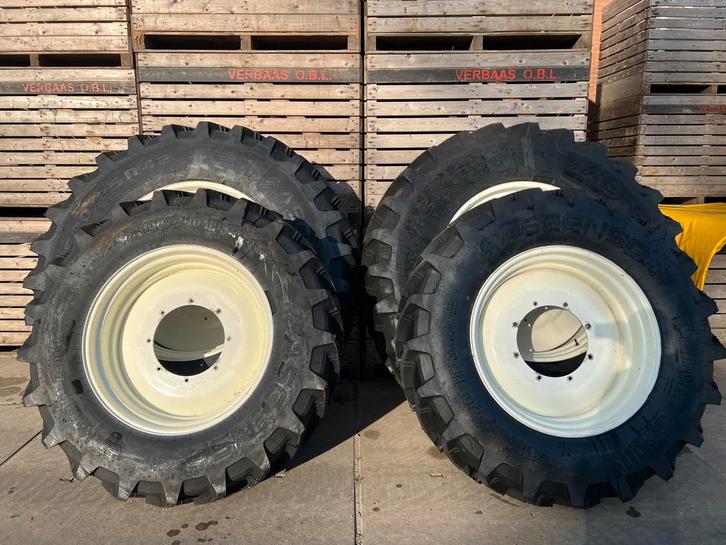 Te koop: Gloednieuwe ploegbanden!, Zakelijke goederen, Agrarisch | Onderdelen | Banden, Velgen en Assen, Ophalen