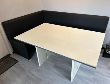 Eetkamertafel beschikbaar voor biedingen
