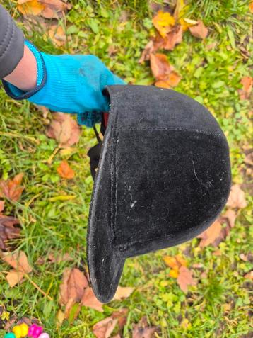 Paardrijhelm kind beschikbaar voor biedingen
