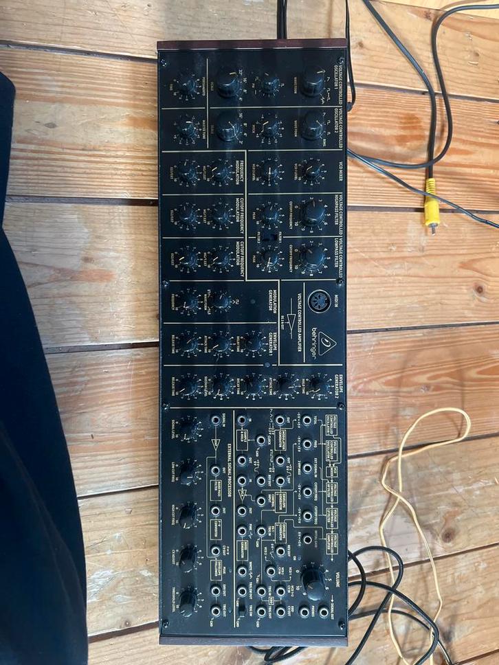 Behringer K-2 Synthesizer met Adapter, Muziek en Instrumenten, Synthesizers, Zo goed als nieuw, Overige aantallen, Overige merken