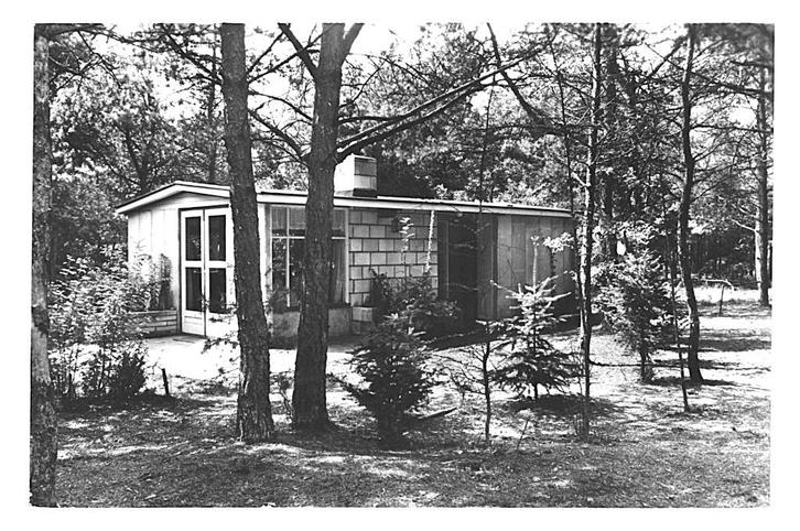 943561 Ermelo Gld 61 Bungalow De Toverberg Gelopen met zegel, Verzamelen, Ansichtkaarten | Nederland, Gelopen, Gelderland, 1960 tot 1980