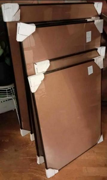 Metalen Frame met Glas - Lijsten beschikbaar voor biedingen