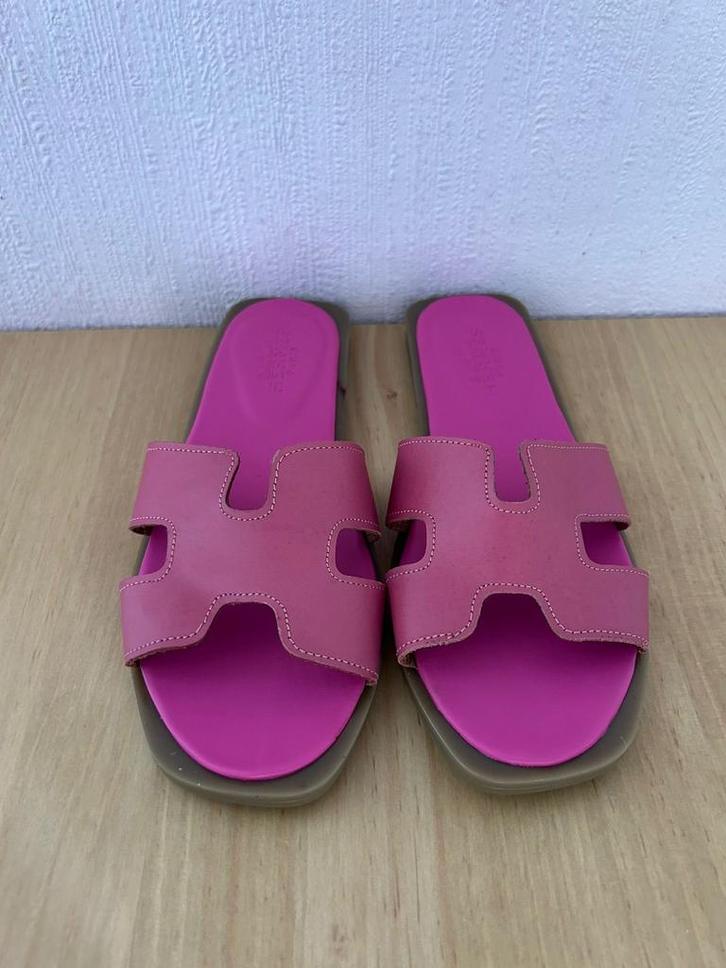 Hermes Slippers - Prachtige Zomerschoenen, Kleding | Dames, Schoenen, Nieuw, Slippers, Roze, Ophalen of Verzenden