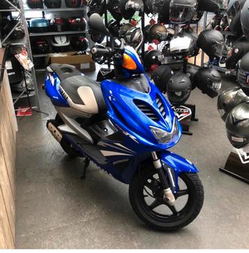 GEZOCHT!!  2 takt scooter beschikbaar voor biedingen
