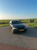 MOET NU WEG BMW 3-Serie e90 2.0 I 320 2006 Grijs, Auto's, Achterwielaandrijving, 4 cilinders, Handgeschakeld, Particulier