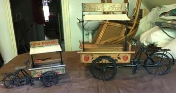 2 decoratieve groente-en fruit bakfietsen beschikbaar voor biedingen