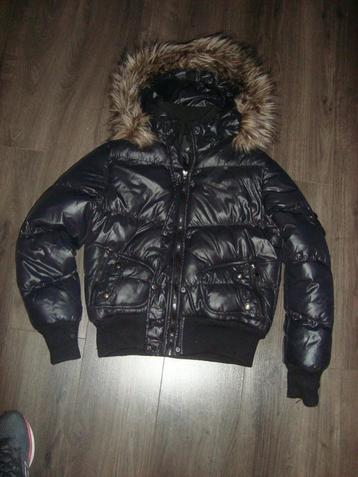 Zwart winter jack dames mt. 40 m/capuchon € 12,50   beschikbaar voor biedingen