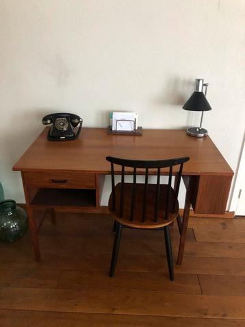 Vintage Pastoe Bureau met Boekenplank beschikbaar voor biedingen